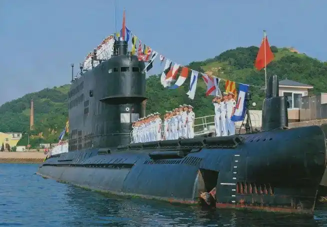 常规潜艇居然能发射核导弹中国长城200潜艇退役移交博物馆
