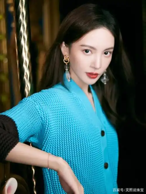 金晨不仅拥有"舞蹈家"的身材,还是绝对的时尚精