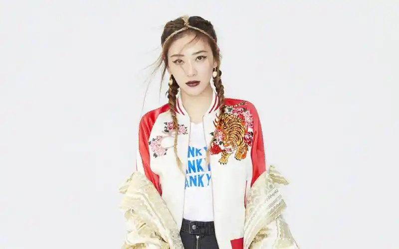 应采儿写真桌面壁纸(5/8)