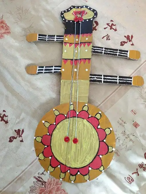 我园开展了"自制教玩具 快乐你我他"的亲子创意手工制作