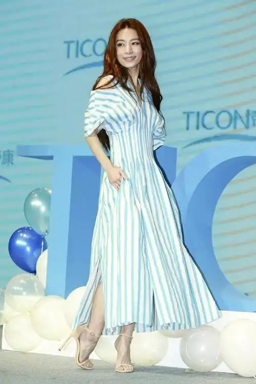 每天美图田馥甄的高跟鞋美图大赏