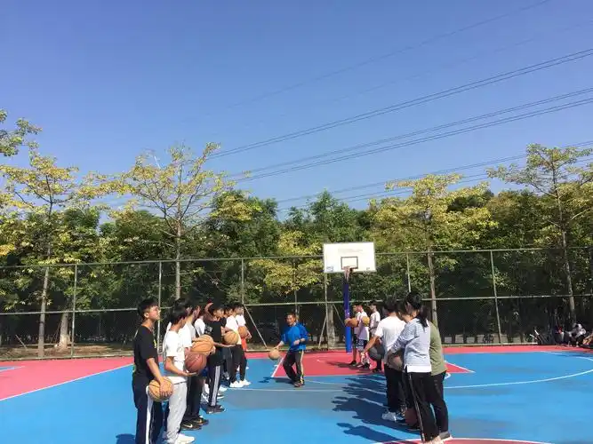 我院开展大学体育篮球公开课活动