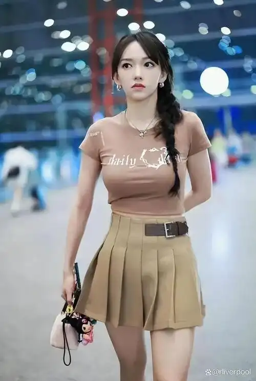 舞动青春:摆脱"奶潇"标签,女神程潇用才华点亮未来