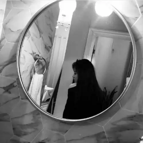 黑白女生头像高冷,等得辛苦,却不辜负