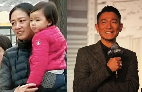 刘德华全家福曝光 三代同堂与粉丝庆祝54岁生日