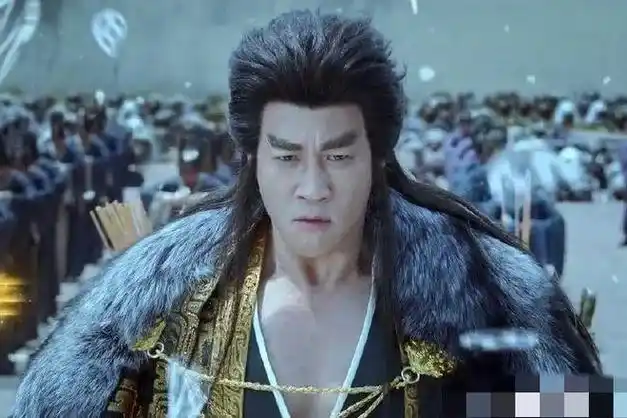 热搜第一,48岁何润东冲上热搜,新剧剧照曝光引热议!完全不敢认