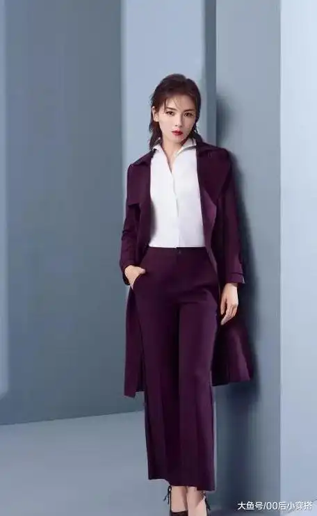 的西装套装,整身造型的呈现是极度的凸显了刘涛身上极具的知性气息
