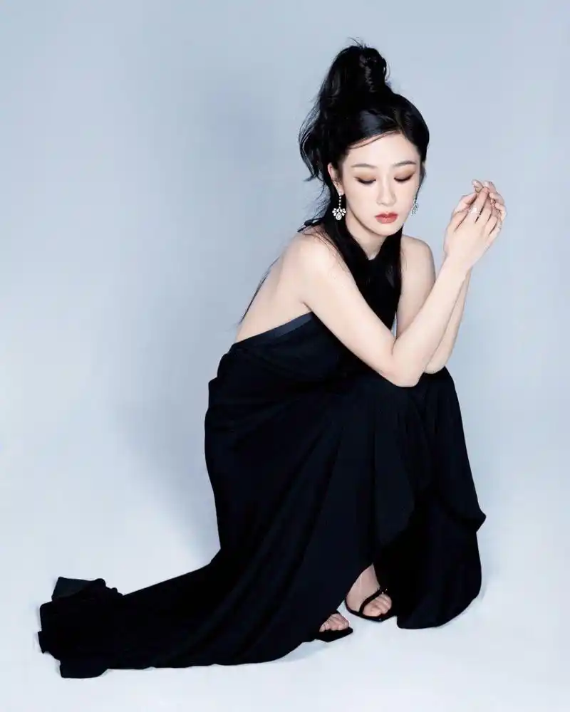 杨紫的一字带玉足可不多见哦,好好品味吧[色][色][舔屏][舔屏][心]