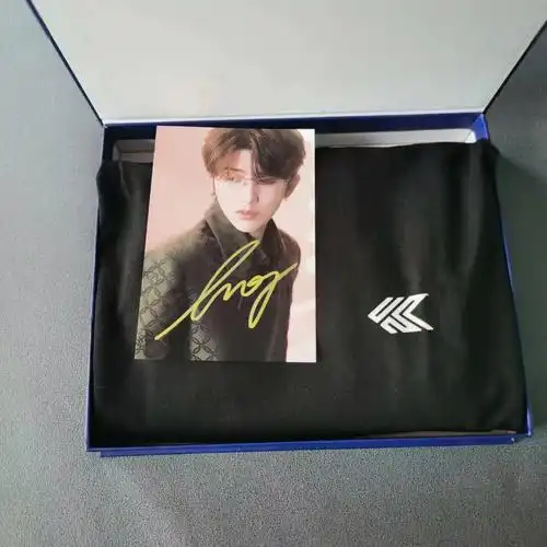 浅浅的更新一波,所有签名照均x990需要主页 v#蔡徐坤  #王一博