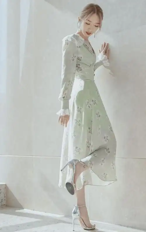 孟美岐穿碎花裙火上热搜,穿牛油果长裙太美了,时髦又清新|高跟鞋_网易