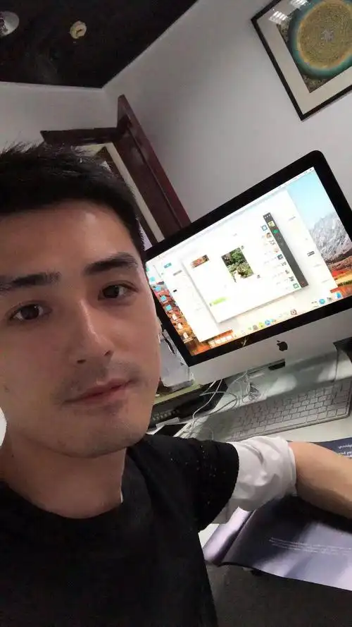 低调的海龟,我让他发个照片,他给我个纯素颜的,够实在