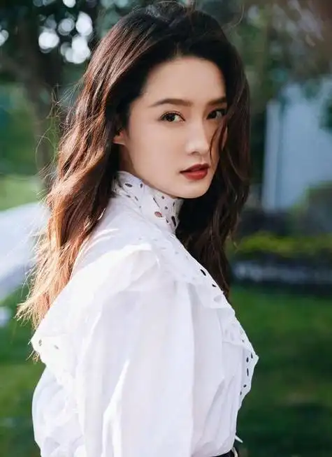 美女李沁个人资料简介人物集,中文名李沁性别女出生日期1990年9月27日