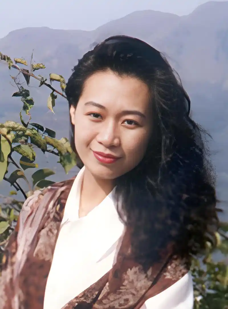 《西游记》中的唐僧池重瑞和妻子陈丽华年轻时的照片,以及结婚后的