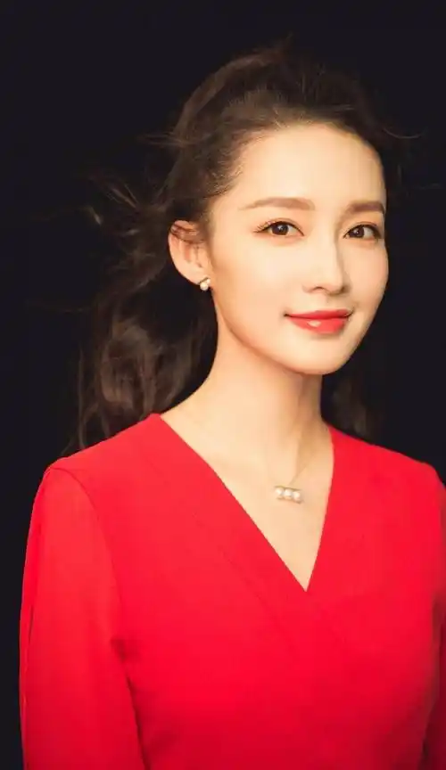 90后女星拥有一种非常温暖的气质美女"李沁"_角色_江南_轮廓