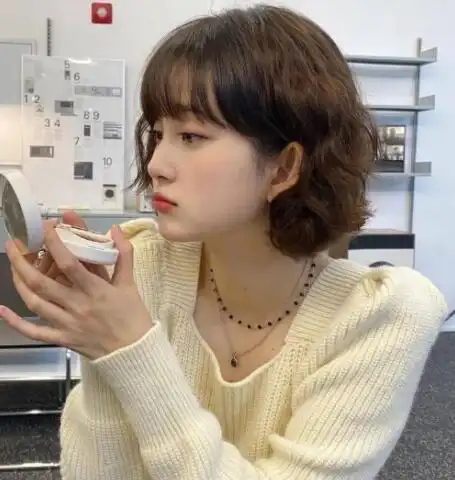 2021年女短发烫头,气质瞬间不同的卷发_发型造型_宝妈时尚生活网