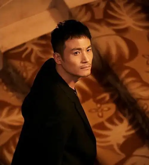 耿乐:画家改行当演员,49岁做单亲爸爸也幸福