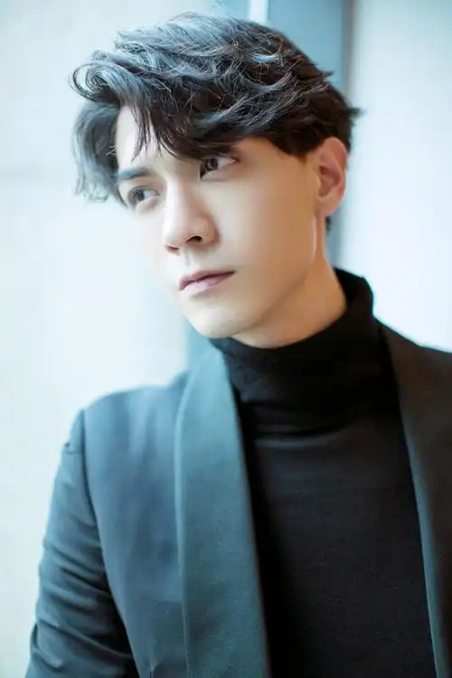 任言恺黑西装冷峻惊艳亮相盛典活动 手机铃声免费下载