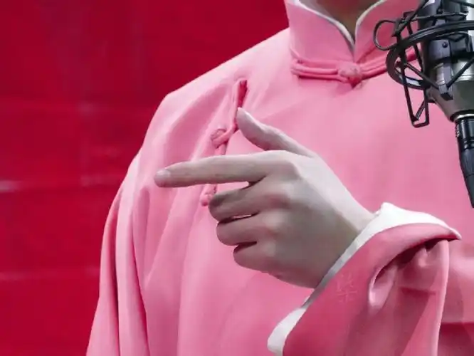 周九良#粉粉嫩嫩的~让我看看有多少九良的手控~94 94 94 94