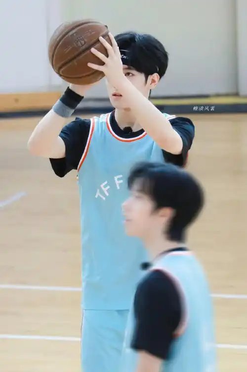 张真源超话90#张真源 荷尔蒙引爆点#98#张真源负角度进球#篮球