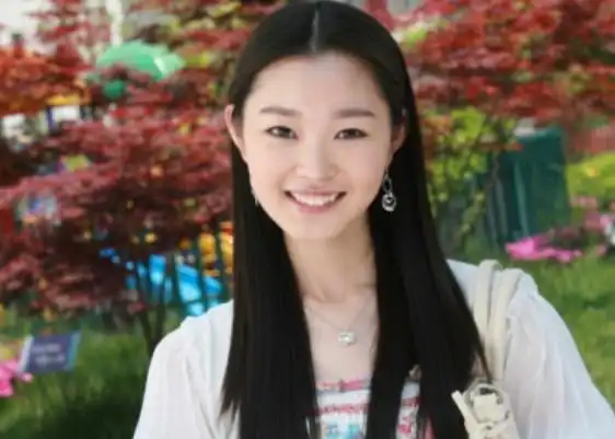 宋轶我在等风也等你张睿称大学时就有很多人追看到照片沦陷了