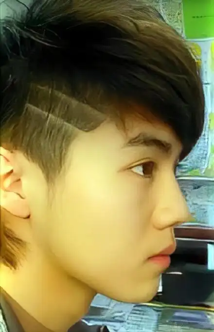 鹿晗出道前照片再次登上热搜,当年造型很是非主流