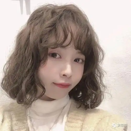 一款适合自己的短发烫发发型秋冬剪短发烫发更好看.