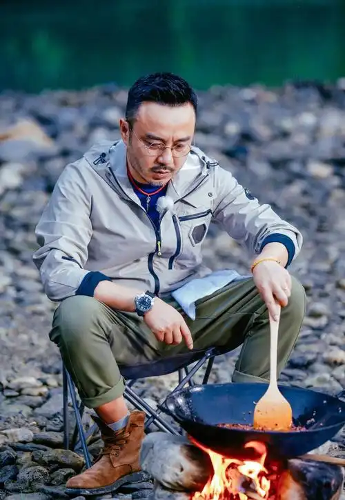 美国说唱巨星坎耶宣布竞选总统,严肃参选还是炒作?