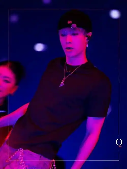 qeelin晒张艺兴舞台照##张艺兴熊猫钻石吊坠