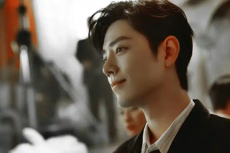 我希望你在意我,最好辗转反侧,夜不能寐. cr微博肖战