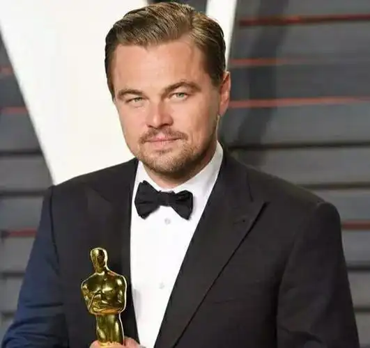 小李子被比作羊群中的公羊喜欢追逐年轻的女性