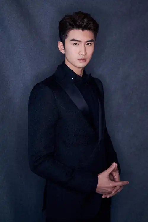 p>张云龙,1988年3月2日出生于辽宁省大连市,中国内地男演员,歌手