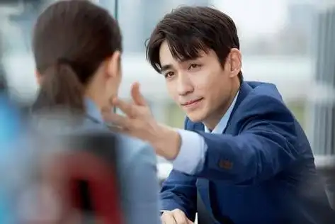 今日份朱一龙有点甜:笑容与魅力并存