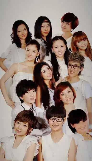 乐府舞台        今年的夏天,13位快乐女声用歌声在"2011快乐女声"总