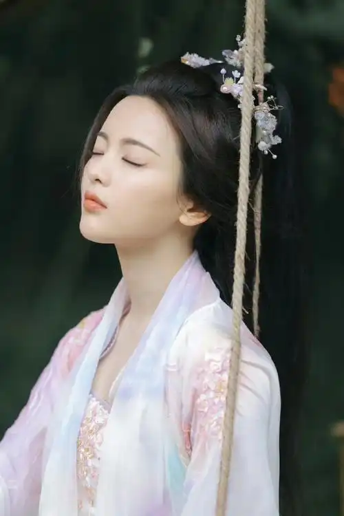 超级适合古装~颜在江山在,期待杨超越的作品