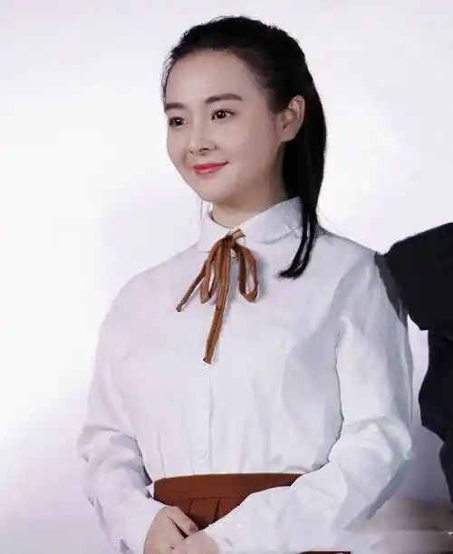 原创童星出道的杨丽晓如今逆袭美得不可方物她和释小龙秘密结婚