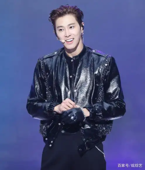 真兴奋!看到东方神起郑允浩一身黑色装,干练帅气的画面!