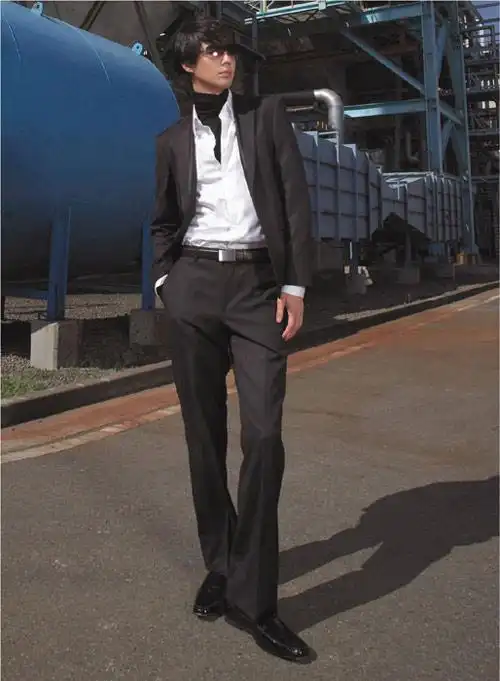 组图:赵寅成最新冬装目录 "长腿叔叔"的诱惑