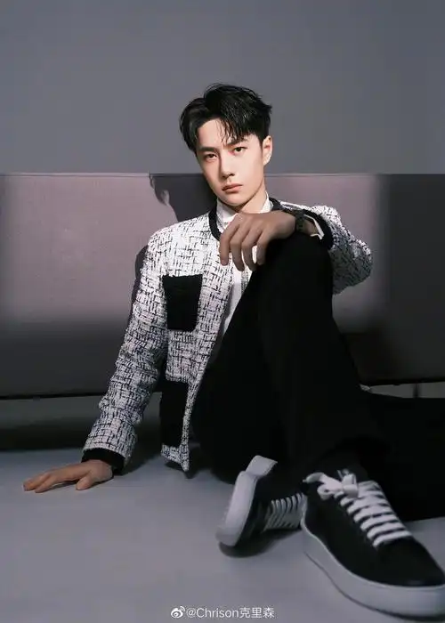 王一博今晚的街舞造型,身穿chanel 2022早春斜纹软呢外套……__财经