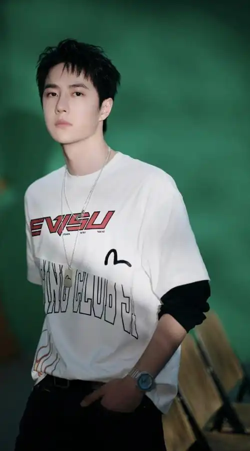 王一博简洁黑白t叠搭造型##王一博这就是街舞5