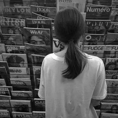 黑白女生头像伤感系列