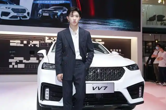 当住在宇宙飞船里的马伯骞遇见vv7家族秒变养生小迷弟