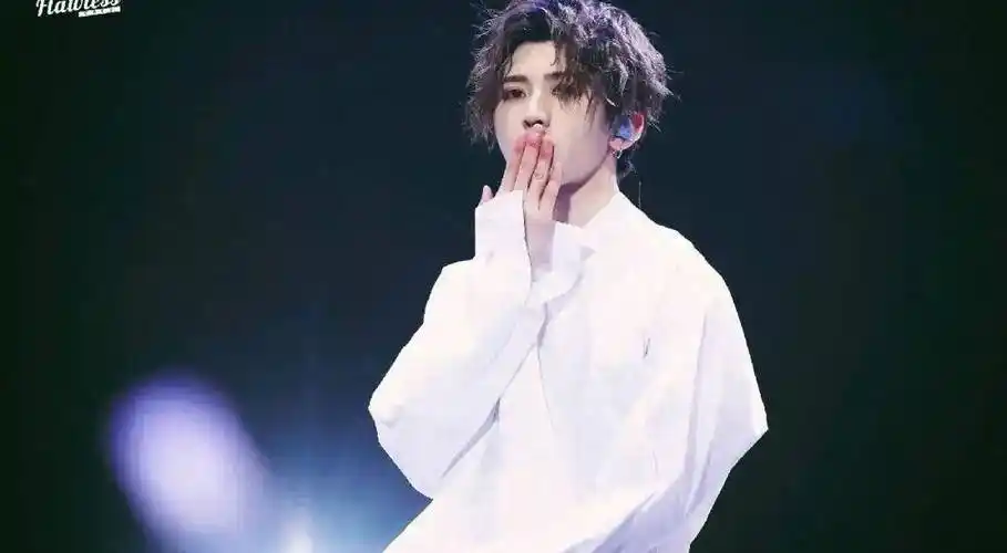 蔡徐坤不回来?周冬雨刘昊然分手?_the_什么_转型