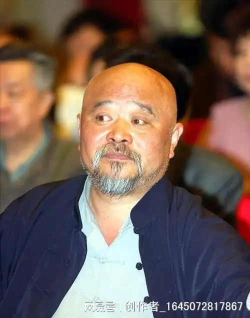 北京住独栋小宅养老, 穿着朴素老态龙钟, 亲自下厨做油饼|唱片|老戏骨