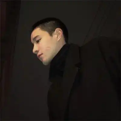 阳光简单干净男头像真人高清图片半身男生头像微信背影成熟