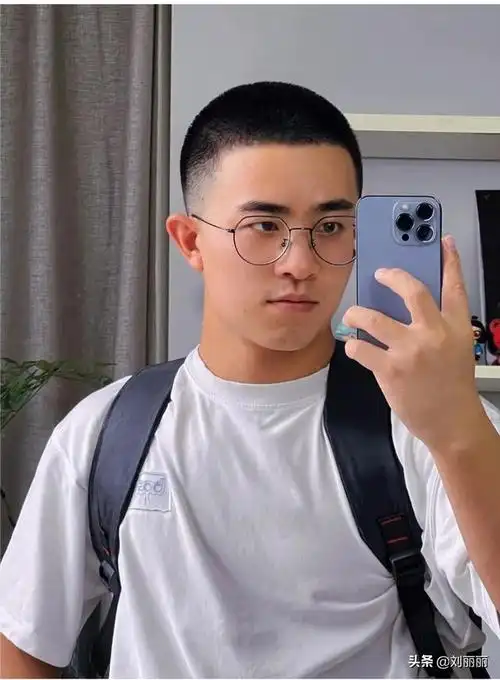 男生适合什么发型(清爽时髦的男士发型)(2)