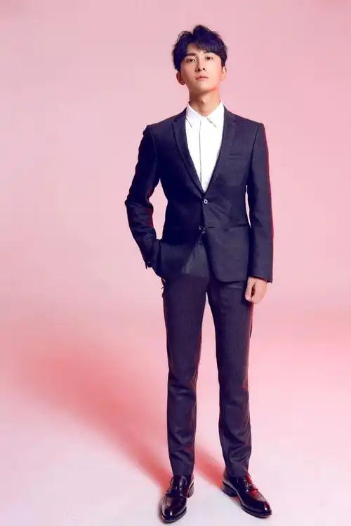 牛骏峰现身说走就走首映礼自曝为镜头效果瘦15斤