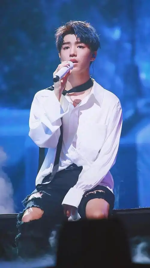 王俊凯唱歌王俊凯手机壁纸王俊凯壁纸明星表情表情