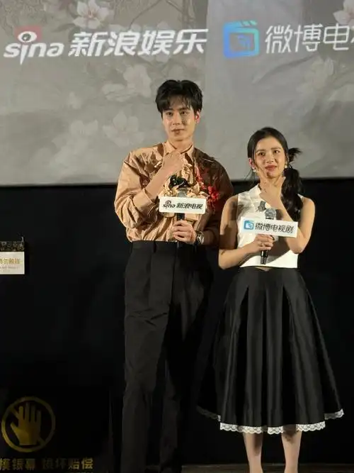 没想到戏外的胡一天张婧仪更甜 这萌萌的身高差 真是磕到了 #惜花芷