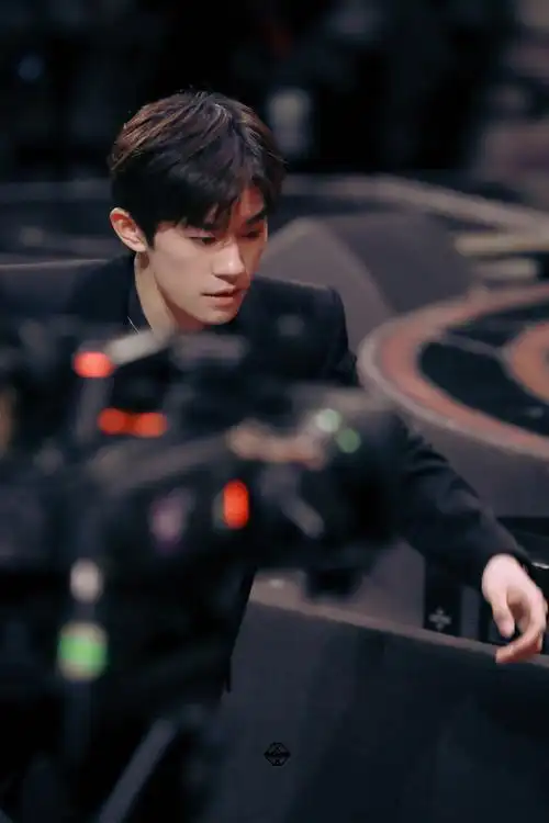 易烊千玺电影小小的我