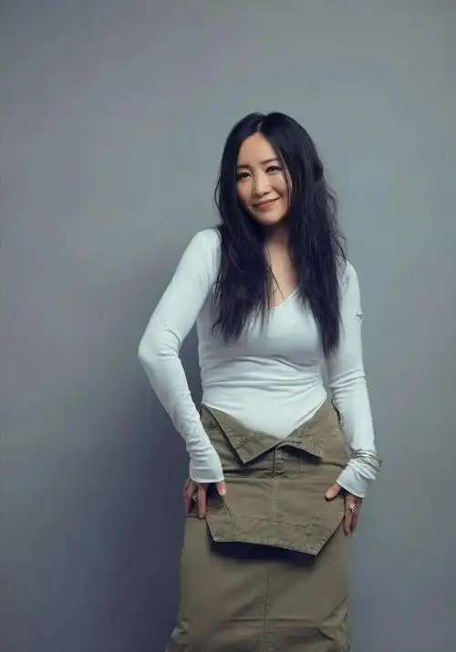 别管臧天朔斯琴格日乐就是当年最受欢迎的女歌手谁不想拥有